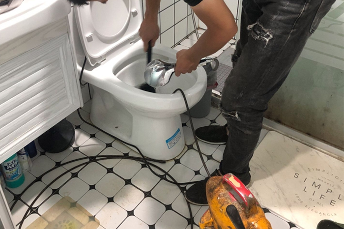 沙市马桶堵塞自己疏通还是找师傅？专业上门服务让你省时更省心
